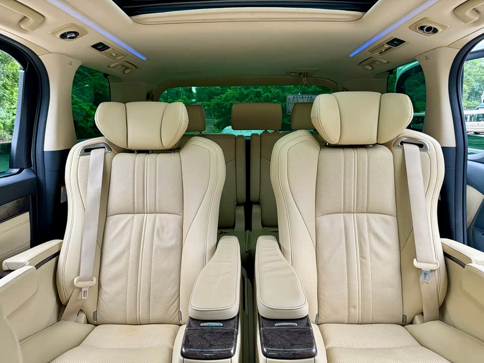Toyota Elfa