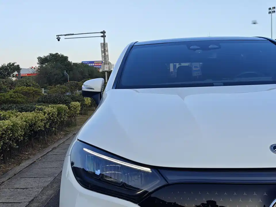 Mercedes-Benz EQE SUV