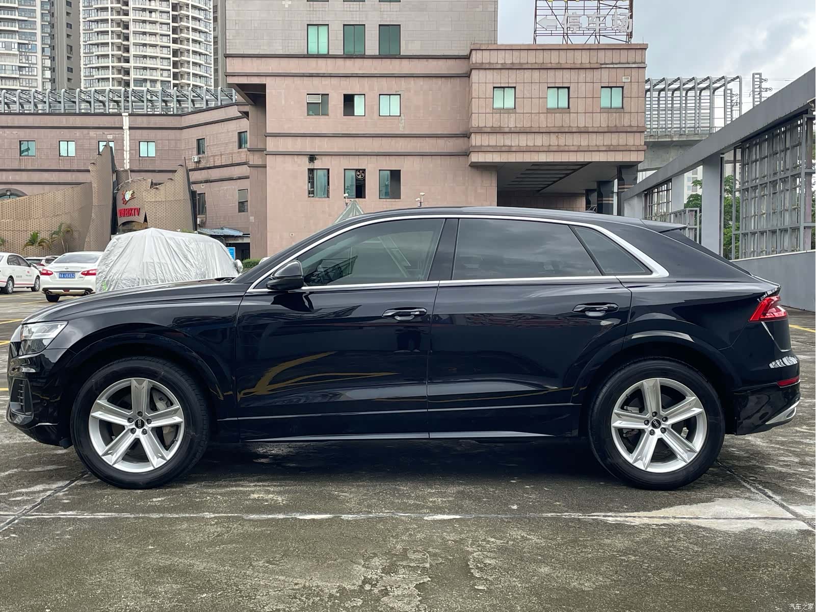Audi Q8, 2021 30