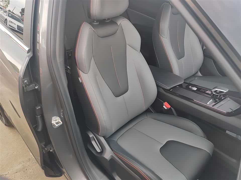 Geely Atlas