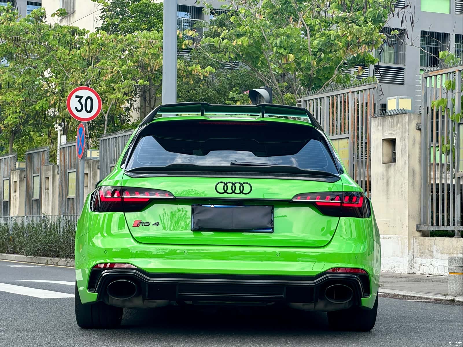 Audi RS4, 2023 все фото