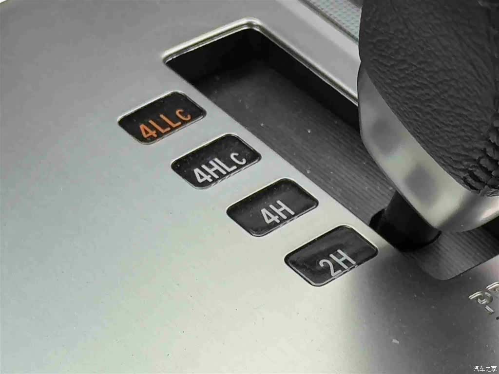 Mitsubishi Pajero, 2020 14