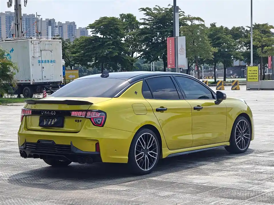 Lynk & Co 03