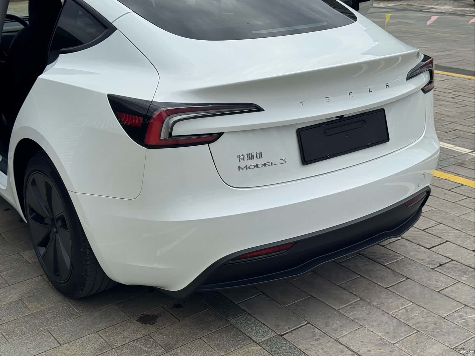 Tesla Model 3, 2025 9