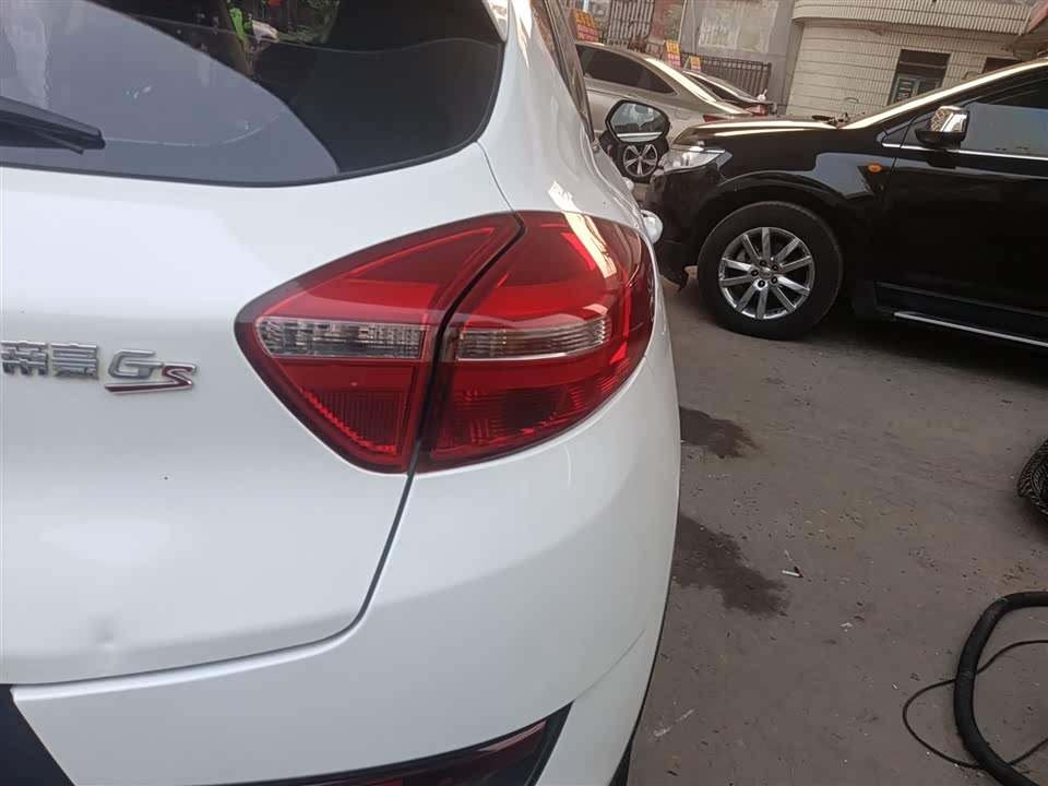 Geely Emgrand GS