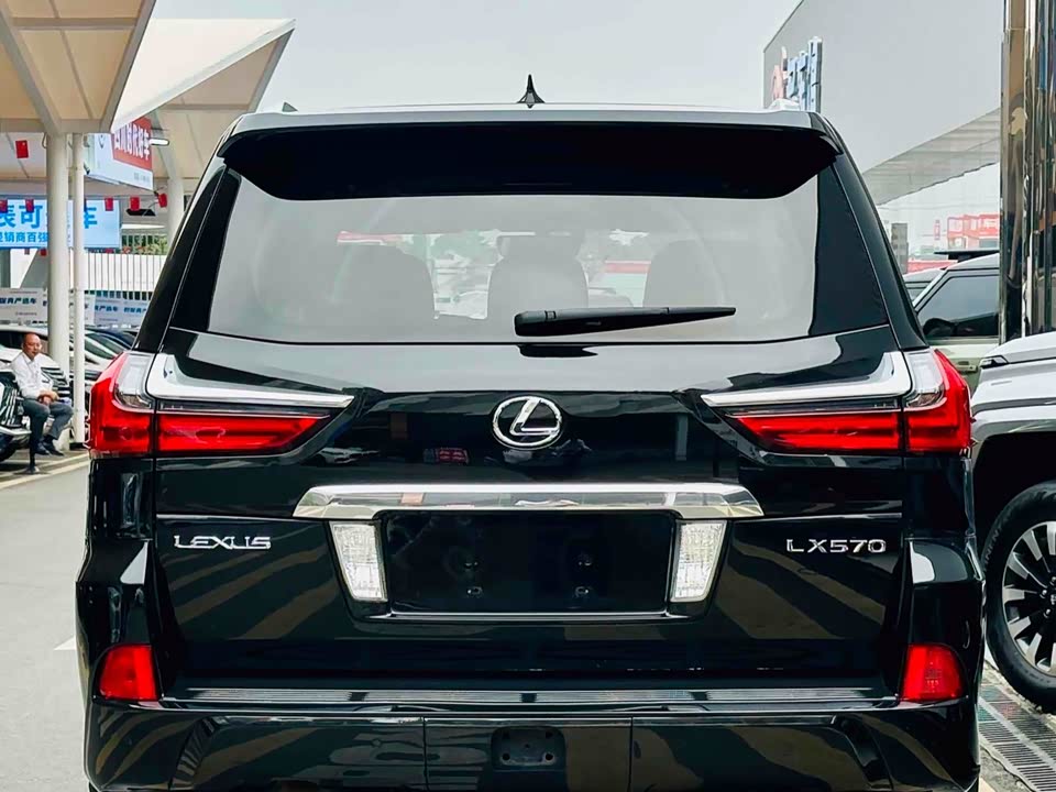 Lexus LX