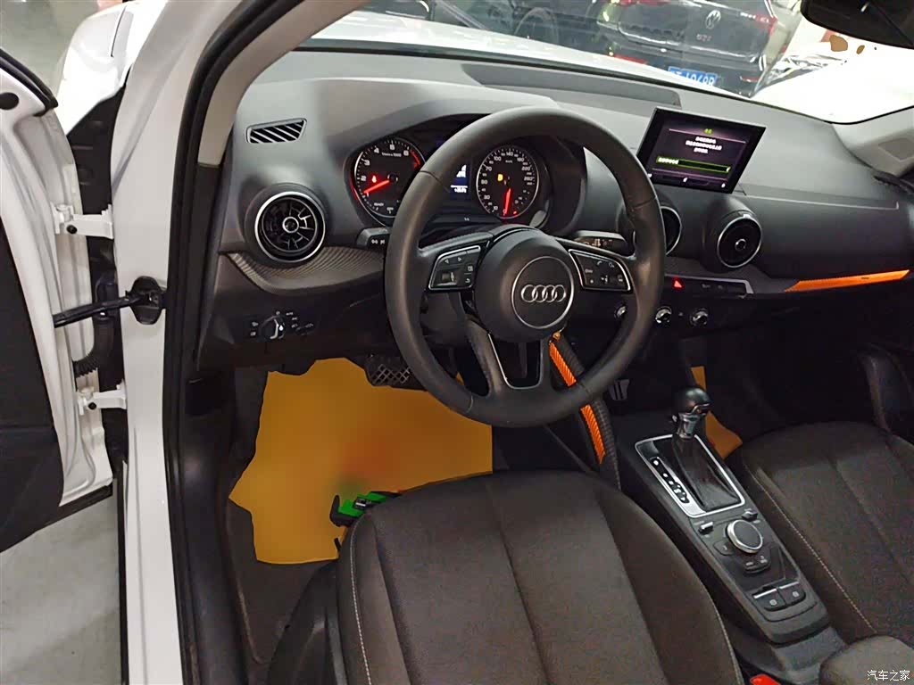 Audi Q2L, 2019 10