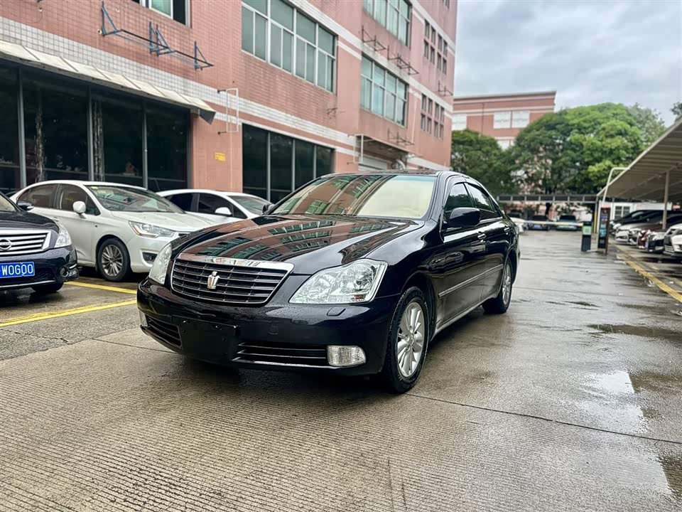 Toyota crown