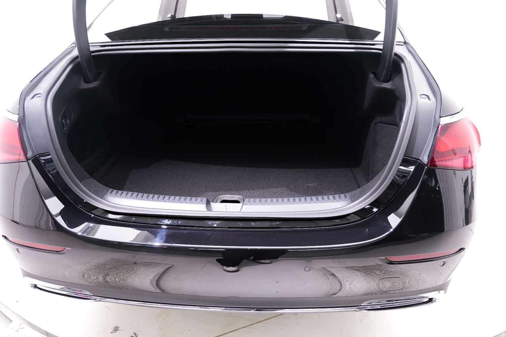 Mercedes-Benz E-Class, 2025 23