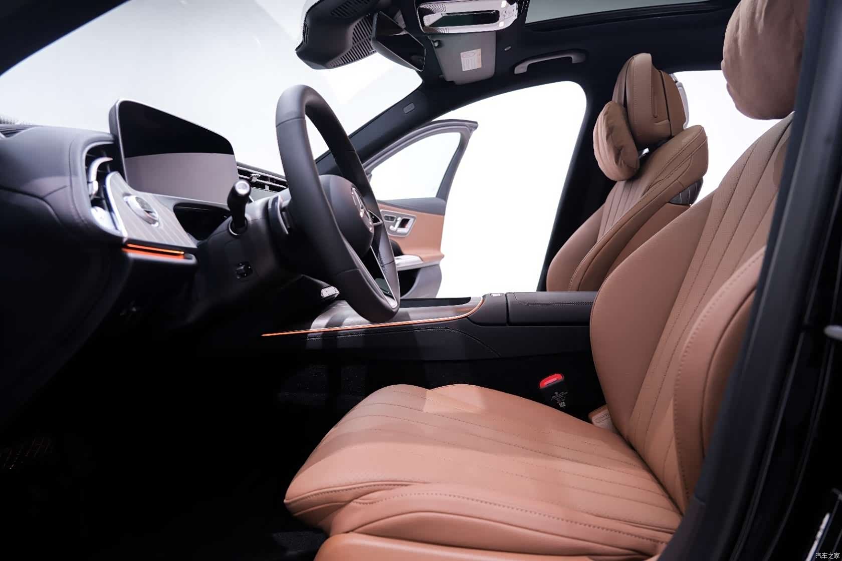 Mercedes-Benz E-Class, 2025 19