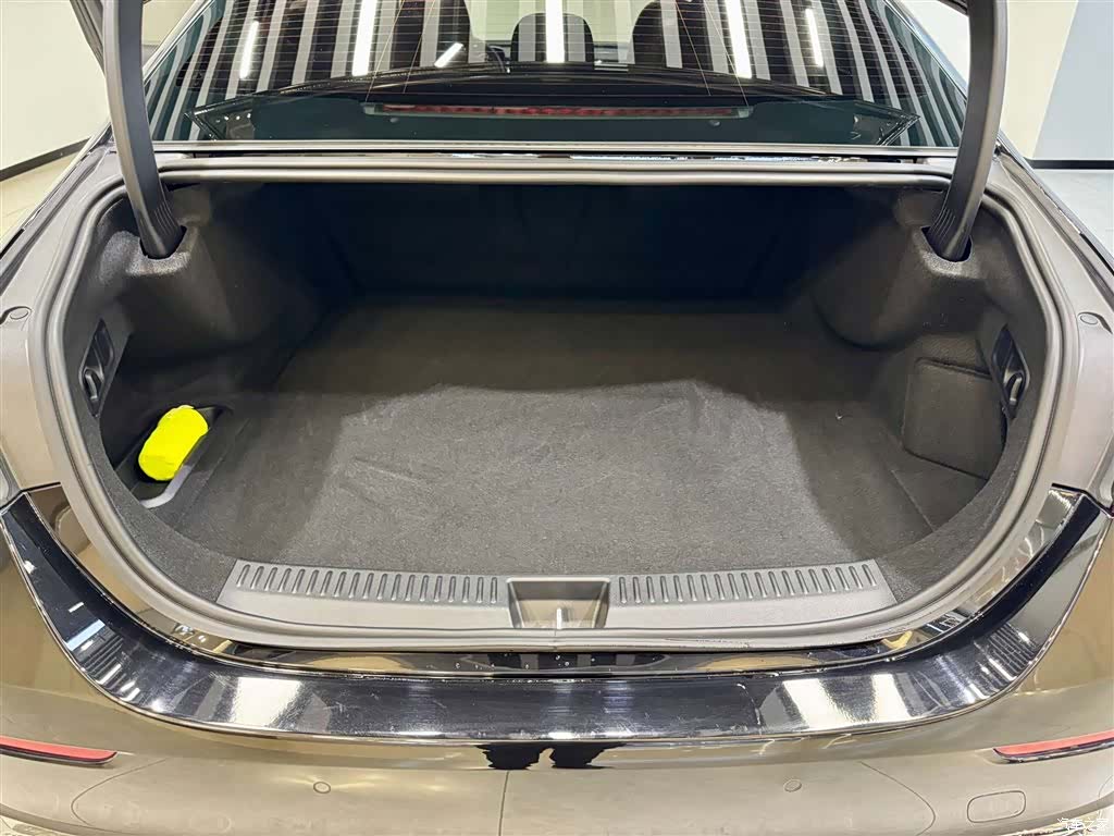 Mercedes-Benz E-Class, 2024 12