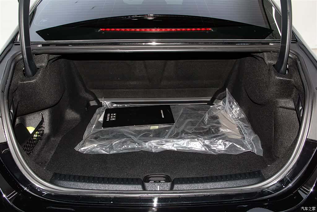 Mercedes-Benz E-Class, 2025 28