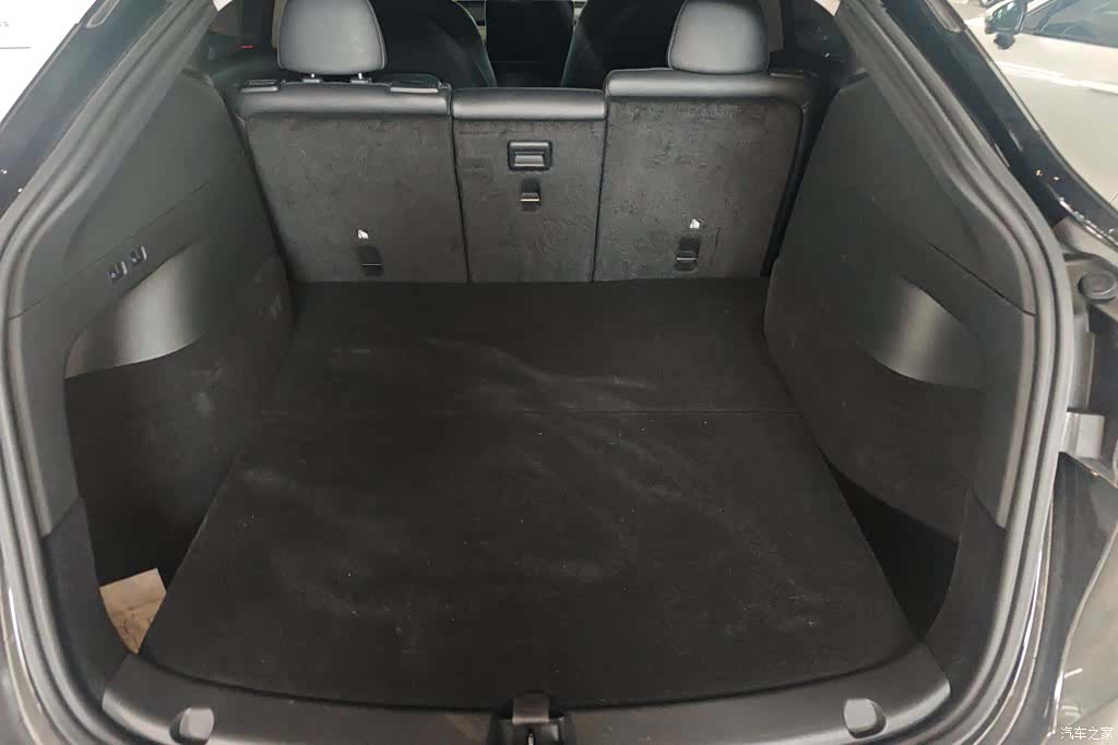 Tesla Model Y, 2021 4