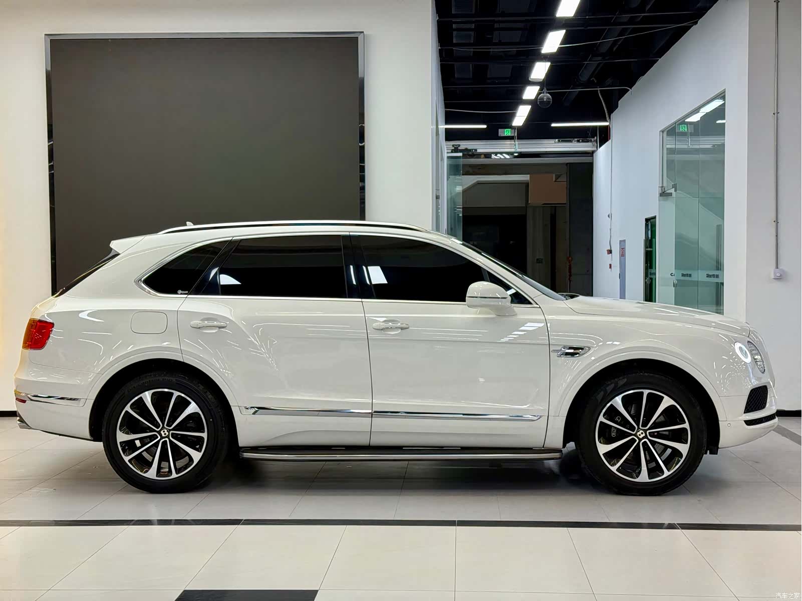 Bentley Bentayga, 2020 16