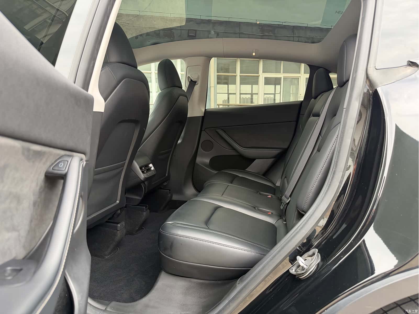 Tesla Model Y, 2023 13
