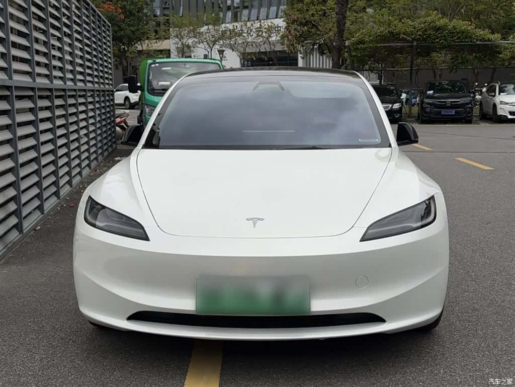 Tesla Model 3, 2023 13
