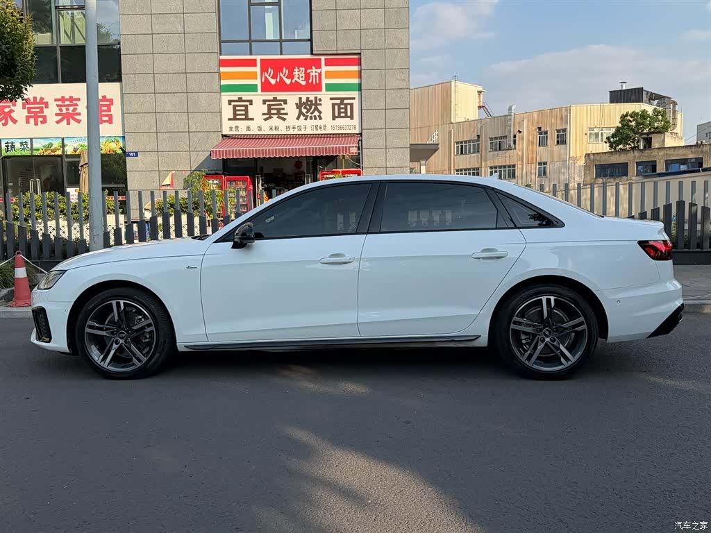 Audi A4L, 2022 3