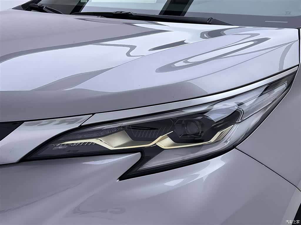 Toyota Granvia, 2024 9