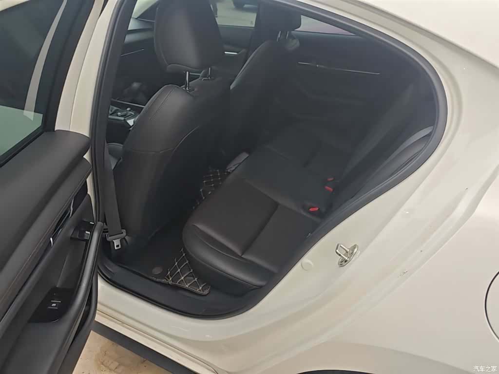 Mazda Mazda3, 2023 17