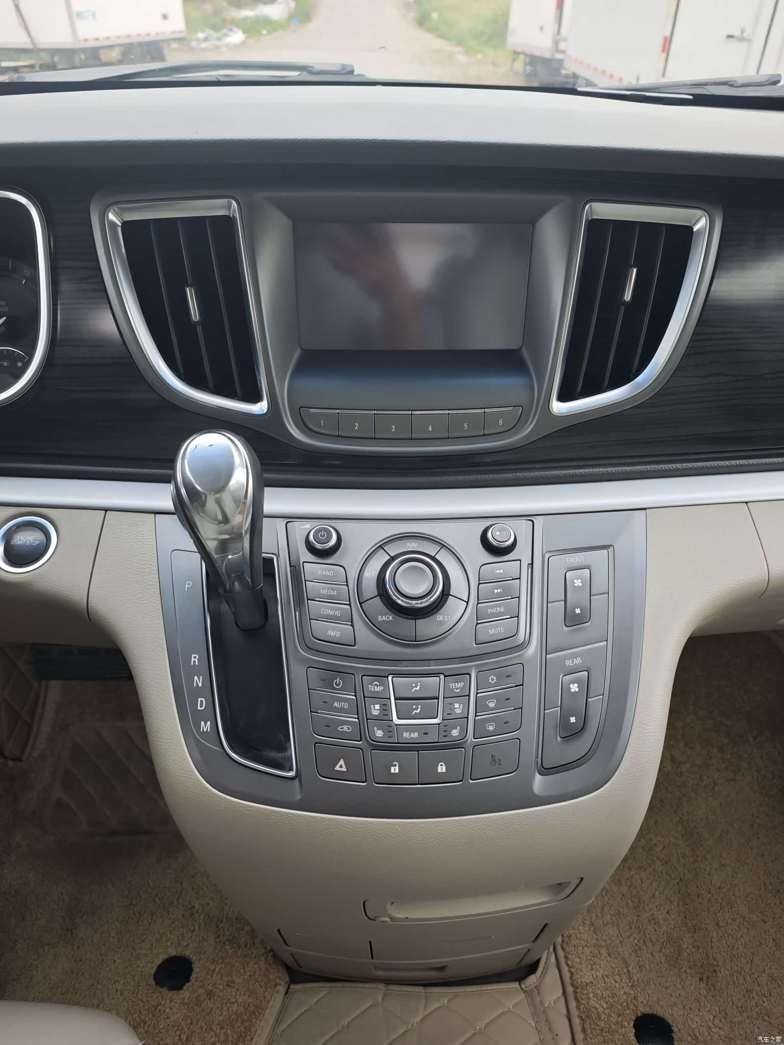 Buick GL8, 2014 7
