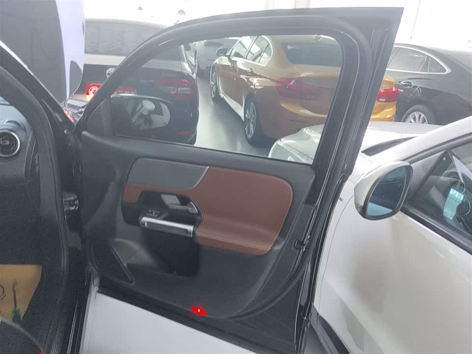 Mercedes-Benz GLB Mercedes-Benz GLB