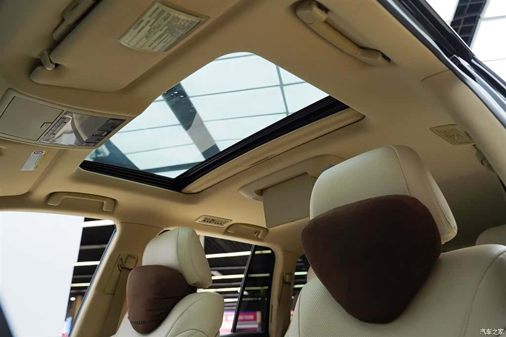 Lexus LX, 2011 17
