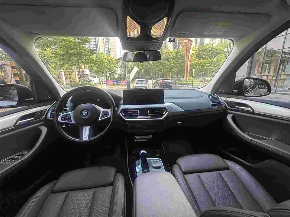 BMW iX3