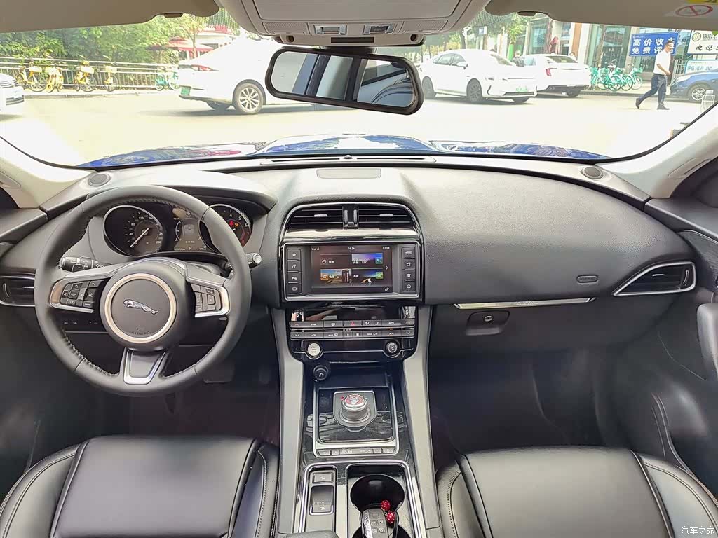Jaguar F-PACE, 2017 10