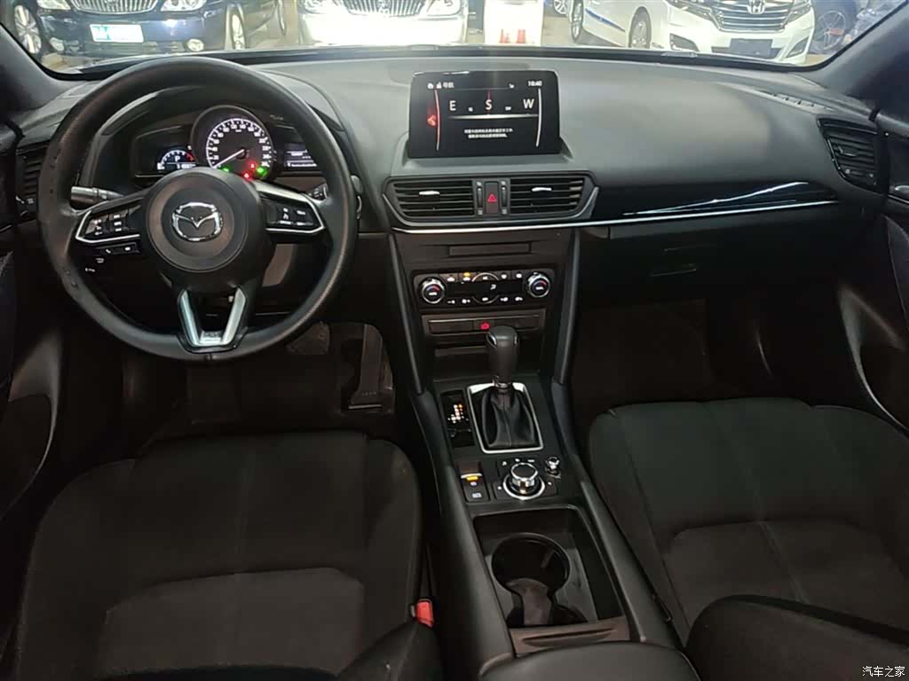Mazda CX-4, 2023 10
