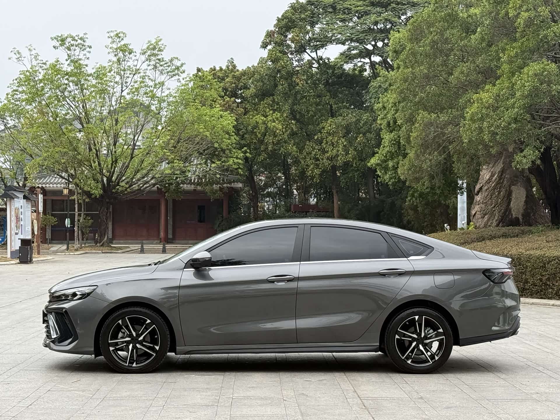 Geely Binray, 2023 10