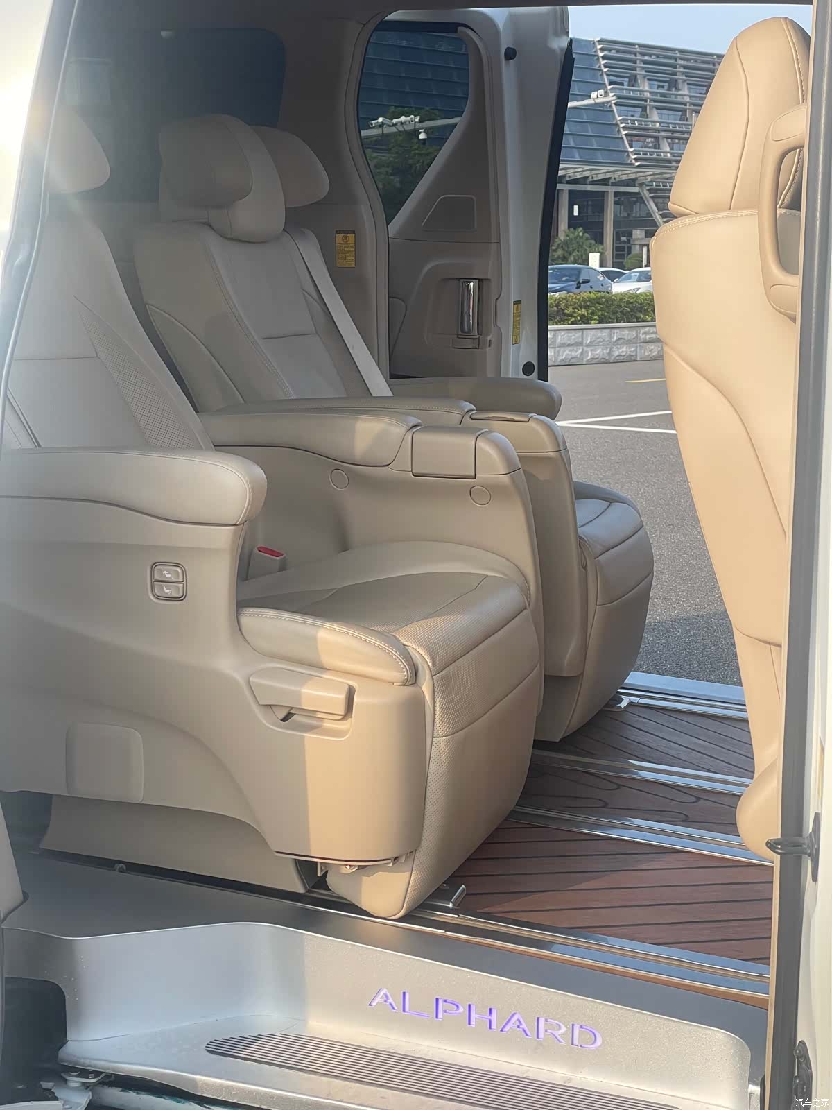 Toyota Alphard, 2013 11