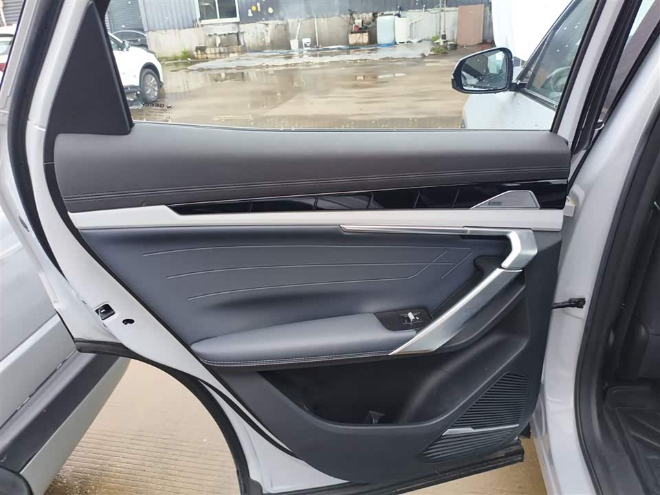 Geely Atlas L