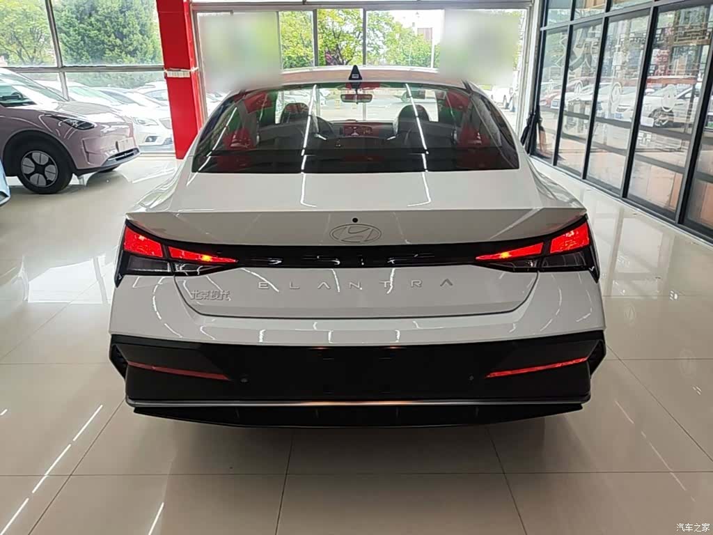 Hyundai Elantra, 2026 4