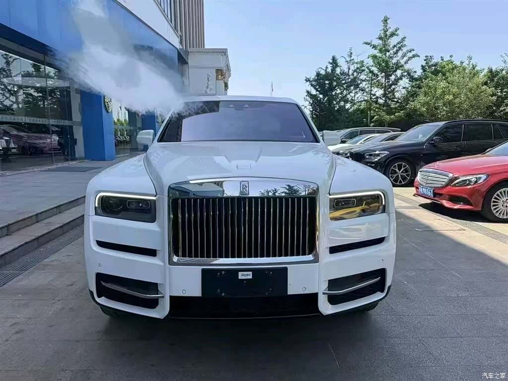 Rolls-Royce Cullinan, 2022 1
