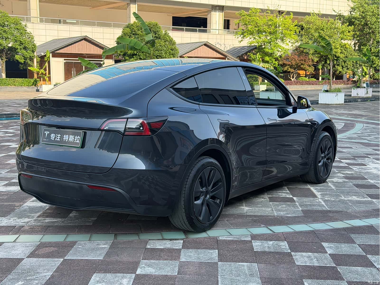 Tesla Model Y, 2024 7