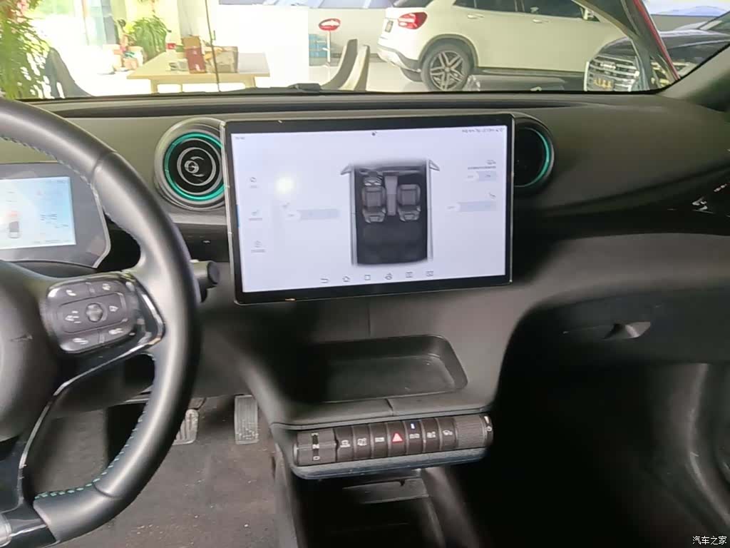 BYD Dolphin, 2023 13