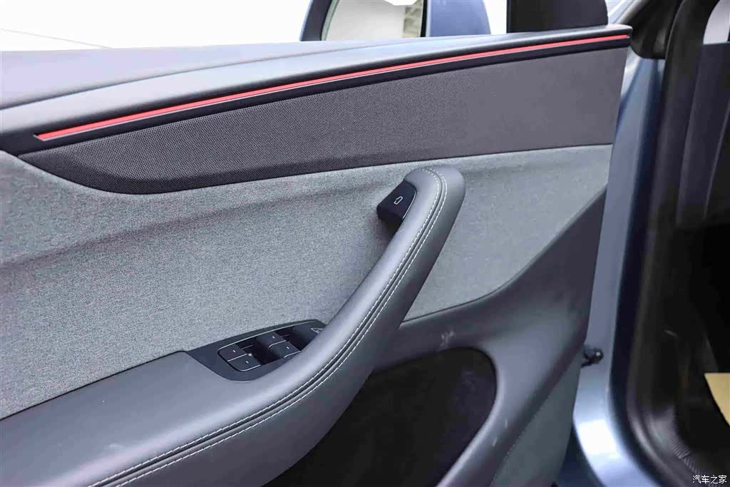 Tesla Model Y, 2025 11
