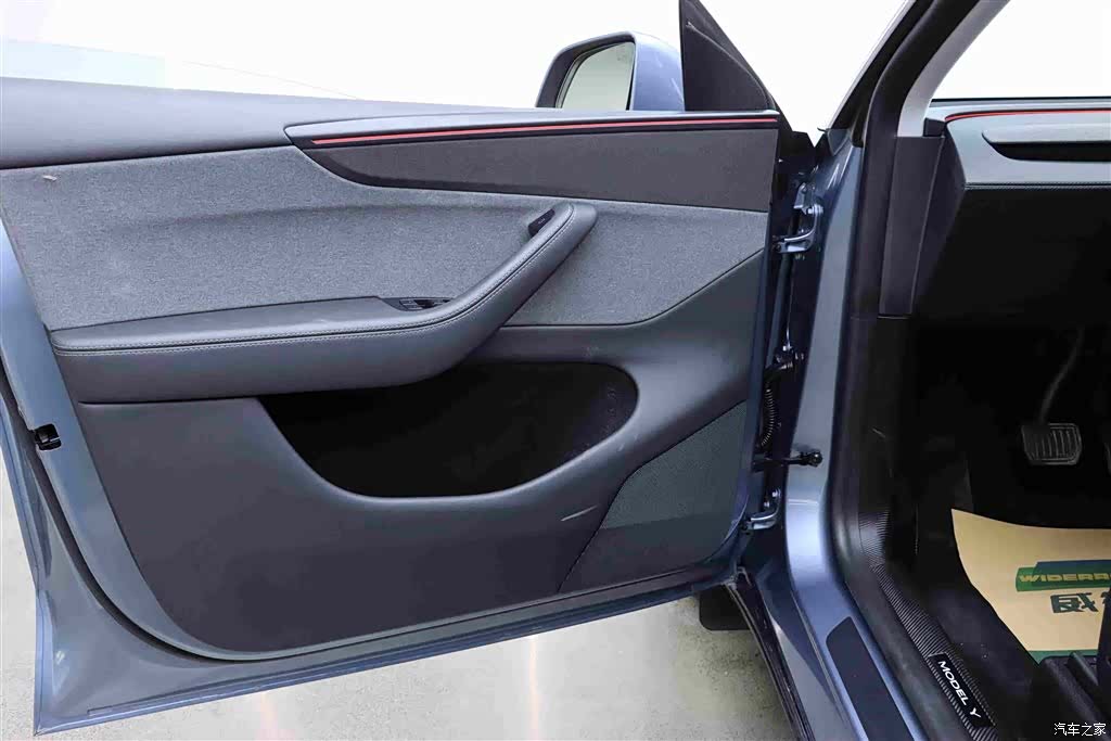 Tesla Model Y, 2025 10