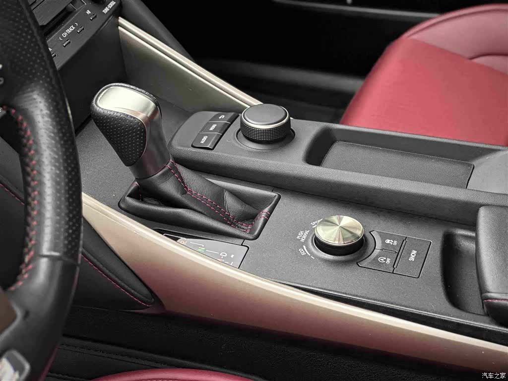 Lexus IS, 2019 12