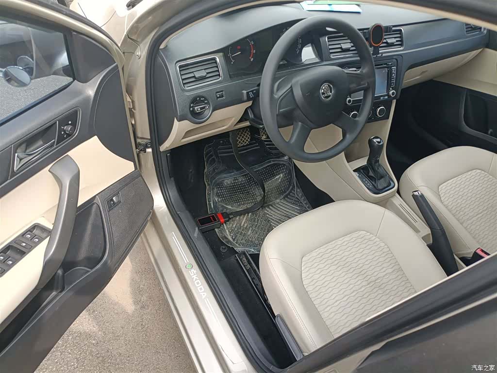 Skoda Rapid, 2014 12