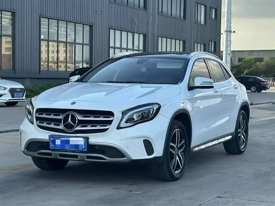 Mercedes-Benz GLA Mercedes-Benz GLA
