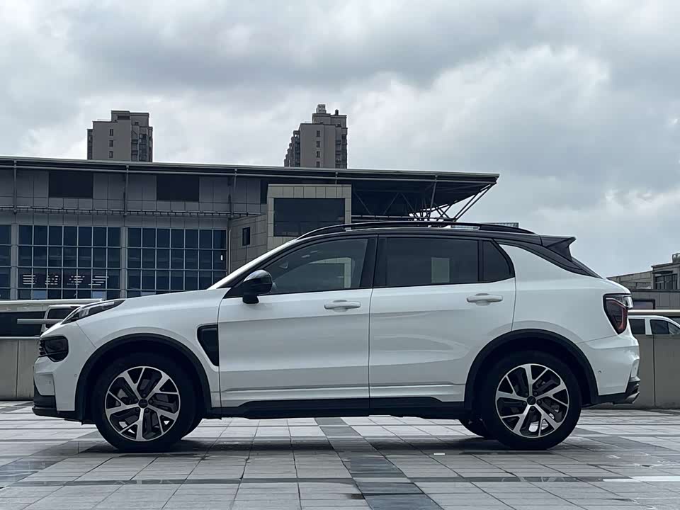 Lynk & Co 01