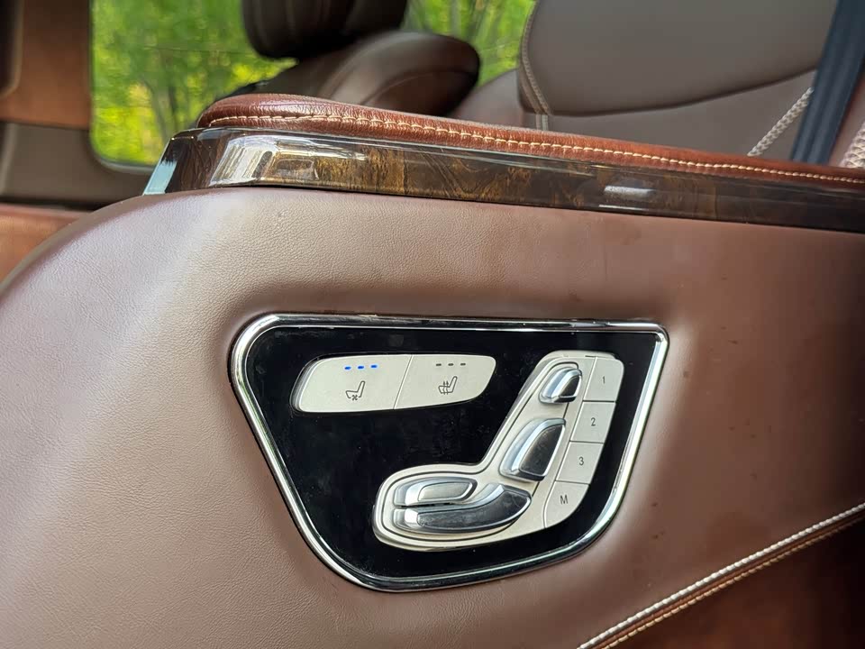 Mercedes-Benz V-class