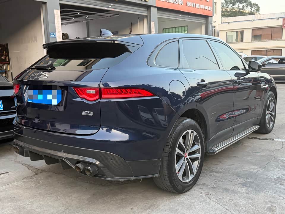 Jaguar F-PACE