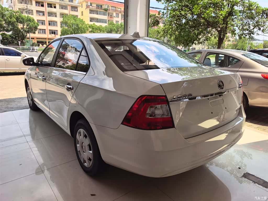 Skoda Rapid, 2015 все фото