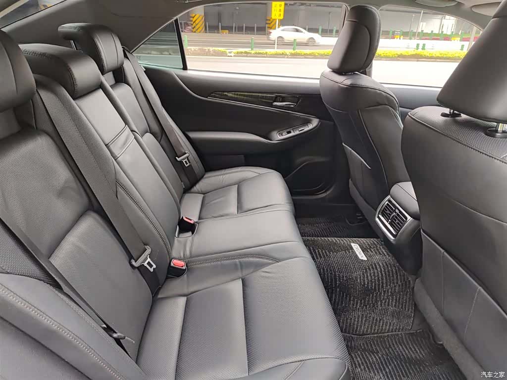 Toyota Crown, 2016 11