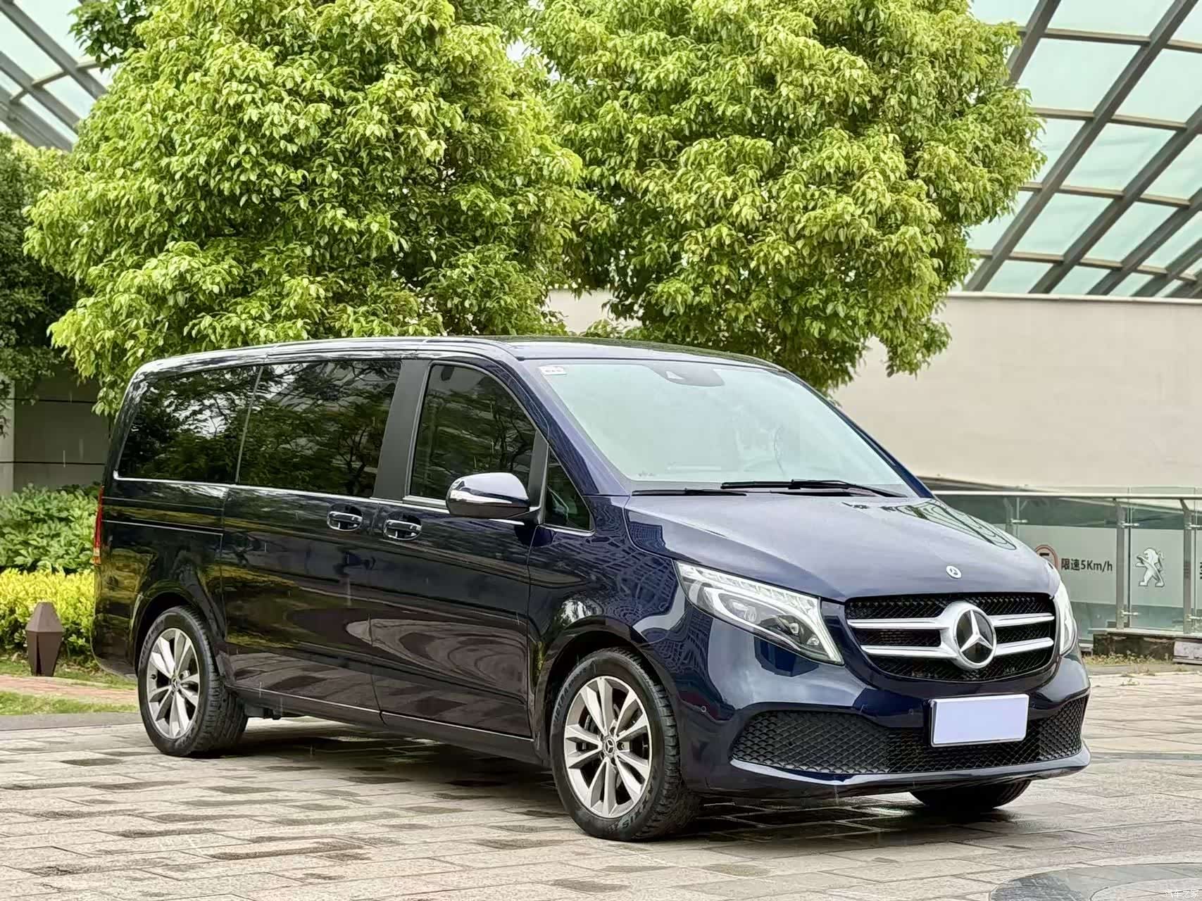 Mercedes-Benz V-Class, 2022 3
