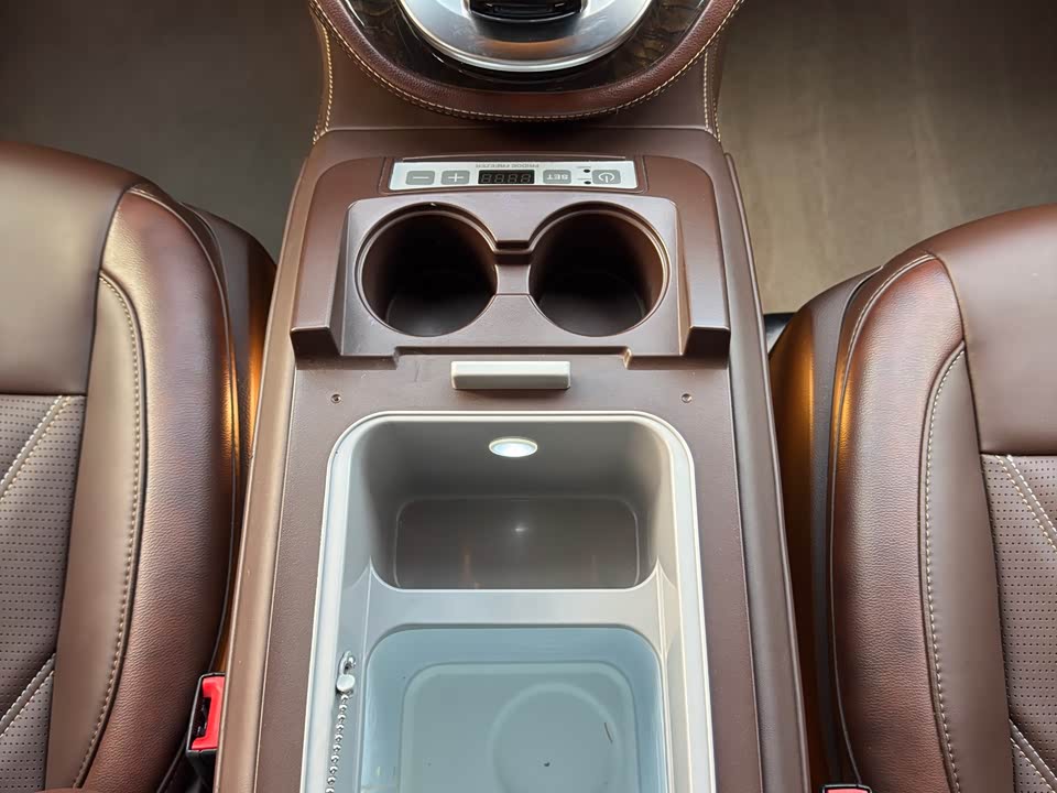Mercedes-Benz V-class