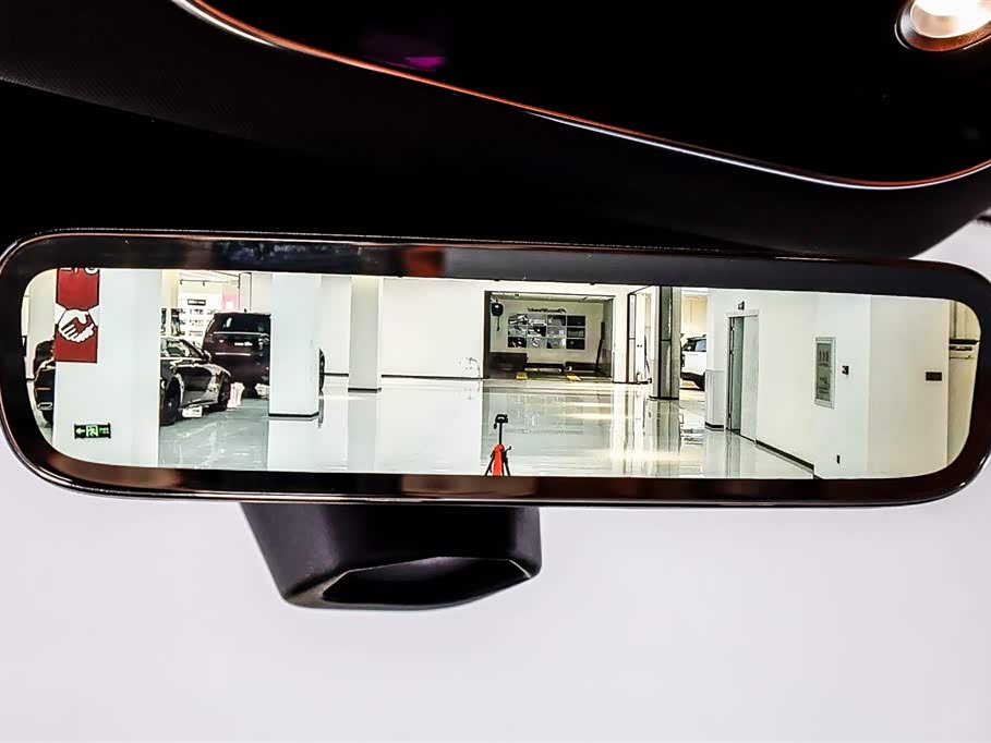 AITO Ask the world M8