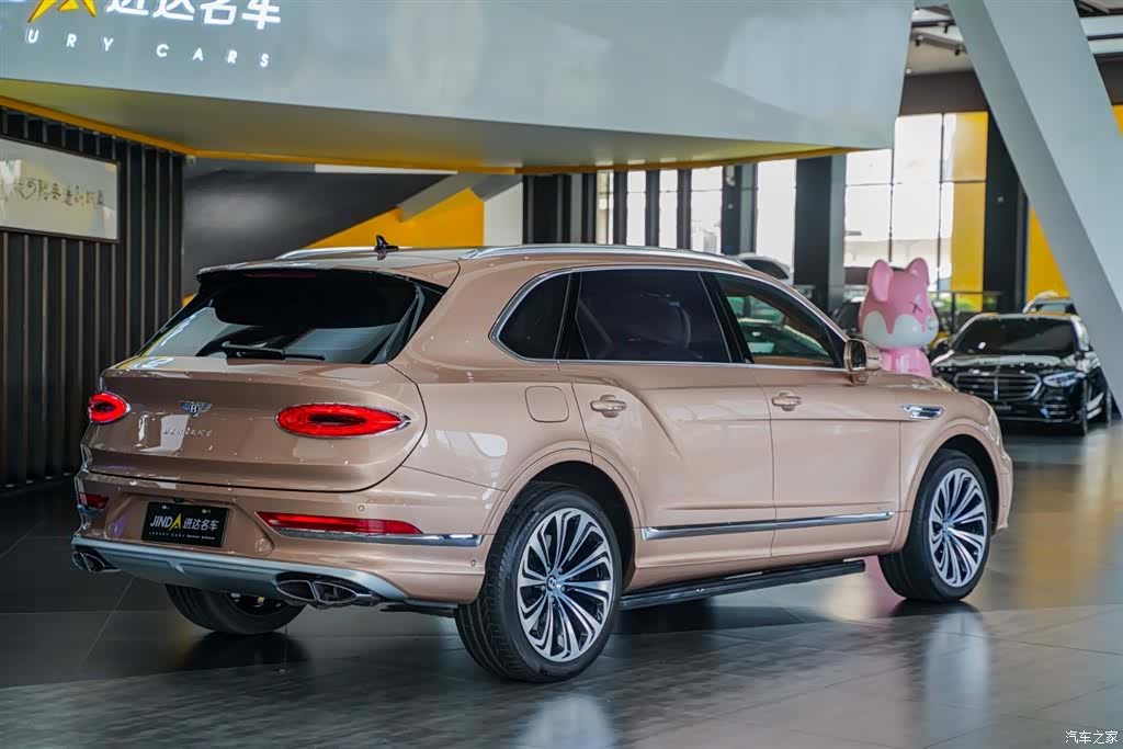 Bentley Bentayga, 2023 22